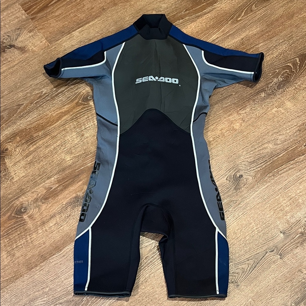 Men’s Sea Doo Bombardier size Medium Shortie wetsuit